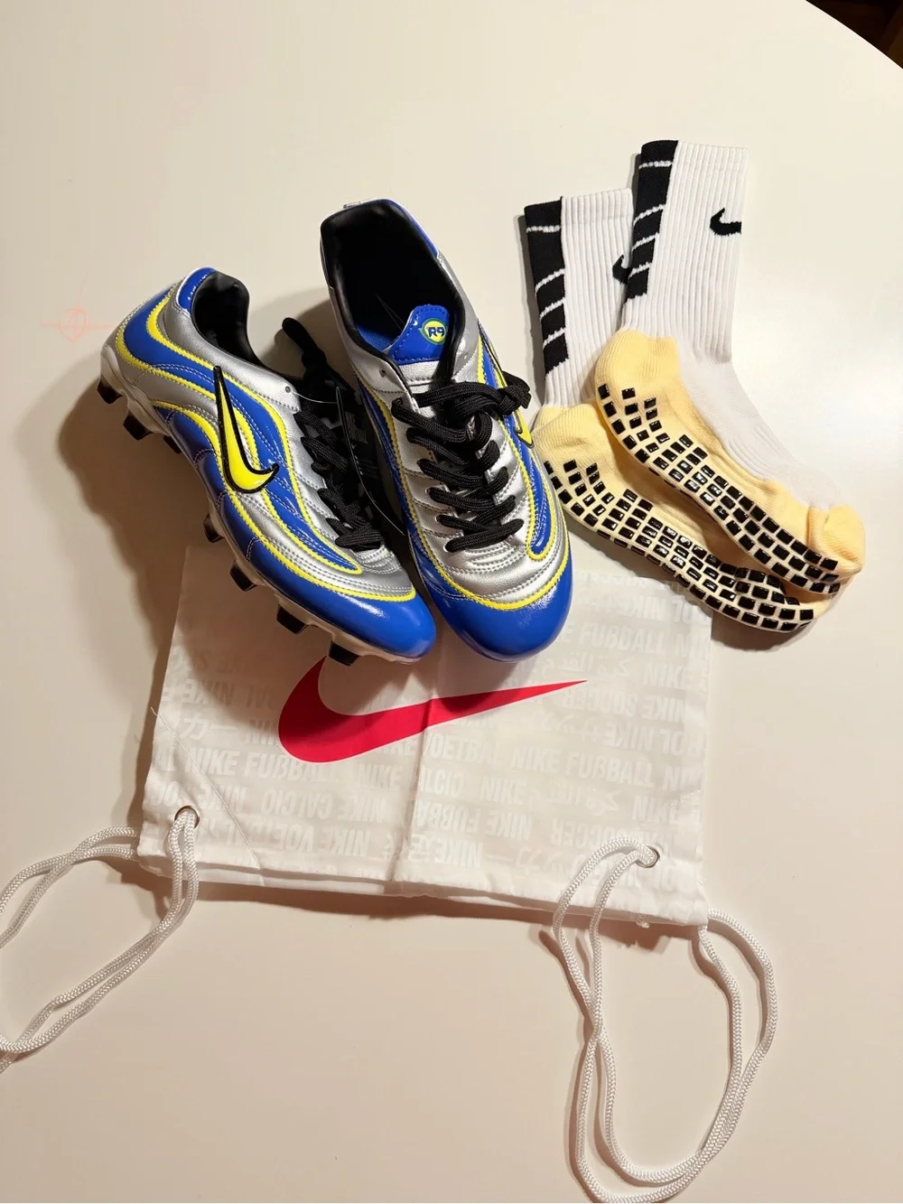 Brand NewNike Mercurial Vapor 9 Elite FG Blue, silver, and yellow Size 9